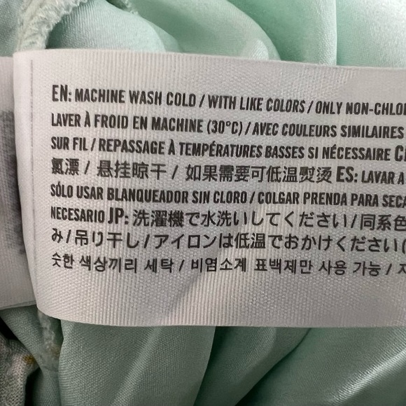 Hollister Romper Off-the-Shoulder Floral Daisies Size Medium - Picture 9 of 15